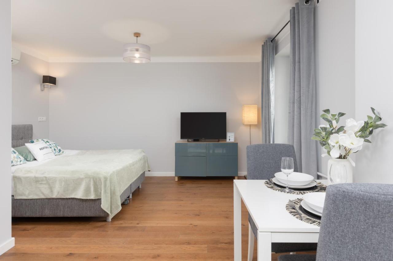 City Center Aparthotel Chmielna By Noclegi Renters Warsaw Exterior photo