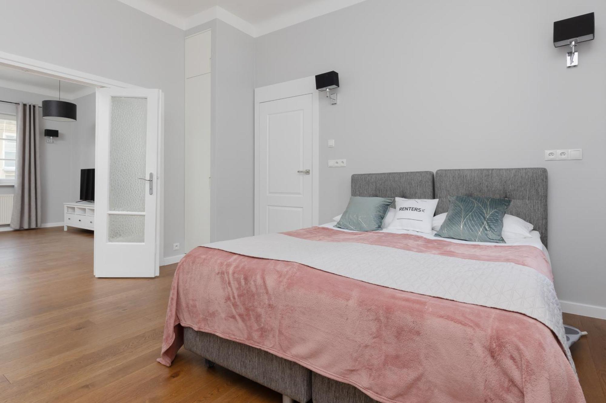 City Center Aparthotel Chmielna By Noclegi Renters Warsaw Exterior photo